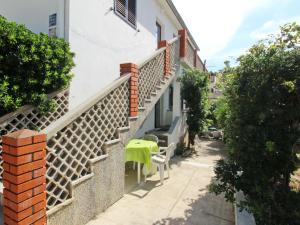 Apartment Charmante Ferienwohnung in Baška mit Eigener Terrasse by Interhome