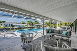 CoralVilla Summer Dream - pool & spa, quiet and good boat location