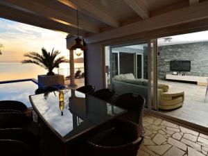 Holiday Home Ferienvilla Mar - Insel Krk - Direkt am Strand by Interhome