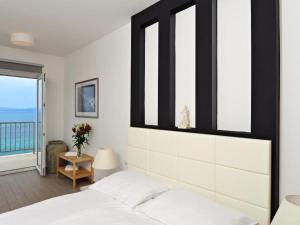 Holiday Home Ferienvilla Mar - Insel Krk - Direkt am Strand by Interhome