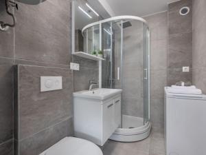 Apartment Moderne Wohnung in Crikvenica mit Pool by Interhome