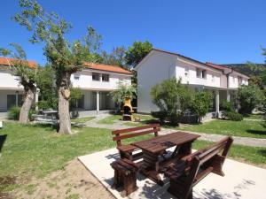 Apartment Ville Corinthia 1 by Interhome