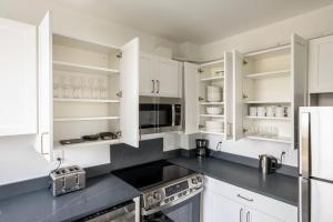 Blueground North Brookline washer nr Beacon St BOS-1177