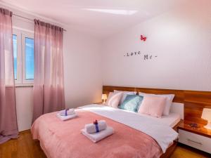 Apartment Wohnung mit Balkon und Meerblick by Interhome