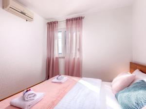 Apartment Wohnung mit Balkon und Meerblick by Interhome