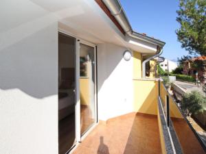 Apartment in Baška mit Eigenem Balkon by Interhome