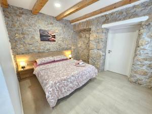 Holiday Home Steinhaus mit privatem Außenpool by Interhome