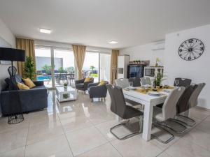 Holiday Home Luxuriöse Villen Royal II by Interhome