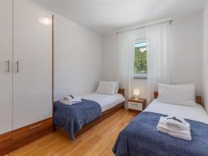 Apartment Wohnung mit Terrasse und Meerblick by Interhome