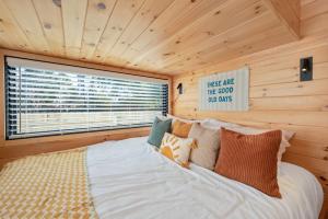 Luxury Waterfront Cabin 9 Located Near the Road