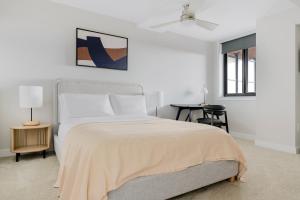 Blueground Clarendon pool nr Arlington Park WDC-1184