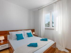 Apartment Wohnung mit Balkon und Meerblick by Interhome