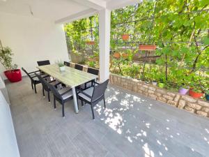 Apartment Wohnung im Erdgeschoss mit Terrasse und Grill by Interhome
