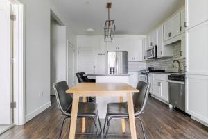 Blueground Elmhurst pool nr Elmhurst Art Museum CHI-1314