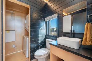 Luxury Waterfront Cabin 3