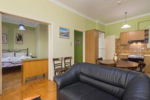 Classic 2 Bedroom Apartment