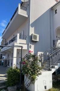 Apartment für sechs Personen by Interhome