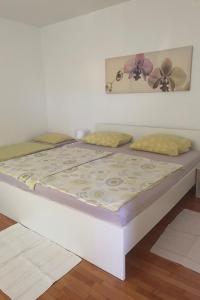 Apartment für sechs Personen by Interhome