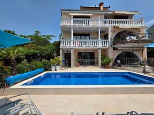 Apartment Wohnung mit Terrasse - Gemeinschaftspool by Interhome