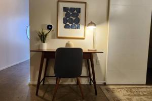 Old City-7 Min to Neyland- Walk to Eat and Drink