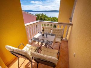 Apartment Wohnung mit Terrasse und Meerblick by Interhome