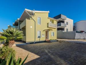 Apartment Apartment Mahnet 3 by Interhome