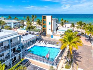Amazing 1bed on Hollywood Beach Boardwalk W Pool