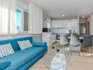 Apartment Apartement Eses by Interhome