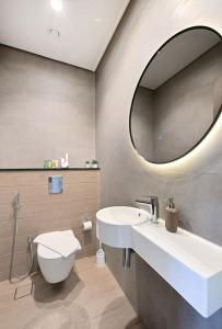 Luxury 1BR at Royal Regency, Refined City Living
