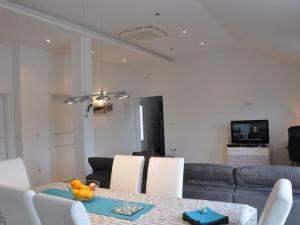 Apartment Sanset mit Blick auf das Wasser by Interhome