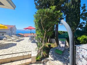 Apartment Wohnung mit Terrasse- Grill- Parkplatz by Interhome