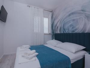 Holiday Home Pool Villa Aldura by Interhome