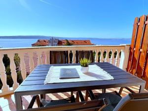Apartment Wohnung mit Balkon und Meerblick by Interhome