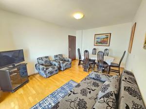 Apartment Wohnung mit Meerblick- 150 m vom Strand entfernt by Interhome