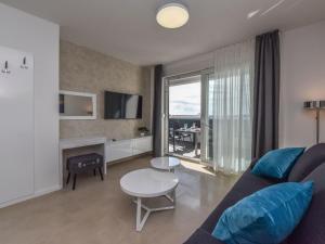 Apartment Deluxe Drei-Zimmer-Wohnung mit Terrasse - Mare by Interhome