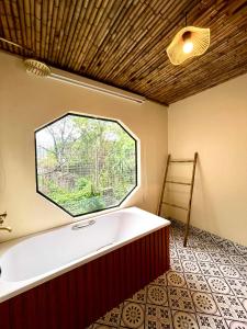 Sora Tam Coc - Bamboo & Wood Traditional Homestay