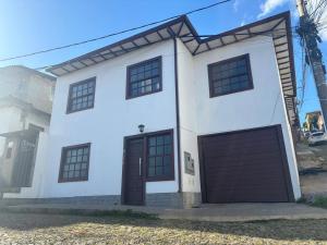 Casa completa com churrasqueira