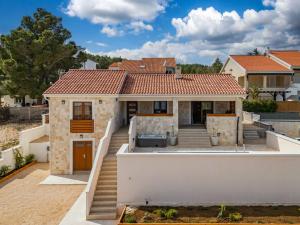 Holiday Home Villa Alora by Interhome