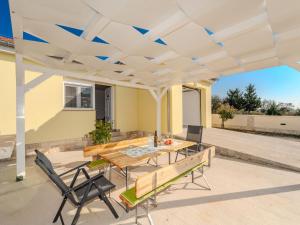 Holiday Home Holida home Jurkin by Interhome