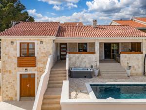 Holiday Home Villa Alora by Interhome