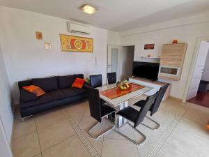 Apartment Wohnung 50m vom Strand entfernt- für 5 Personen by Interhome