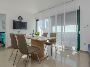 Apartment Apartment Marovic by Interhome