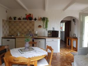 Nice Petite maison mitoyenne avec piscine