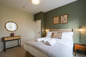 Fantastic 6-bedroom house close to Shrewsbury town - Pass the Keys