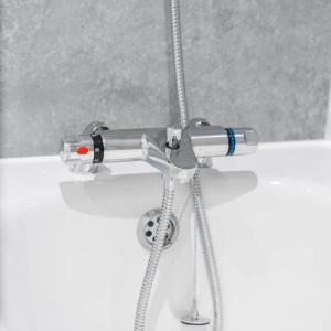 Luxury 2 Bedroom Apartment - Balcony - Parking - Netflix 3MC