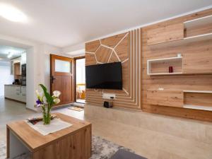 Holiday Home mit Jacuzzi-TA Leut Agency by Interhome