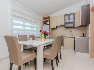 Apartment Apartment Mavracic 2 by Interhome