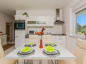 Apartment Apartment Andreja by Interhome