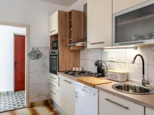 Apartment Apartment Floreani by Interhome
