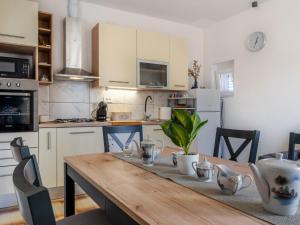 Apartment Apartment Floreani by Interhome